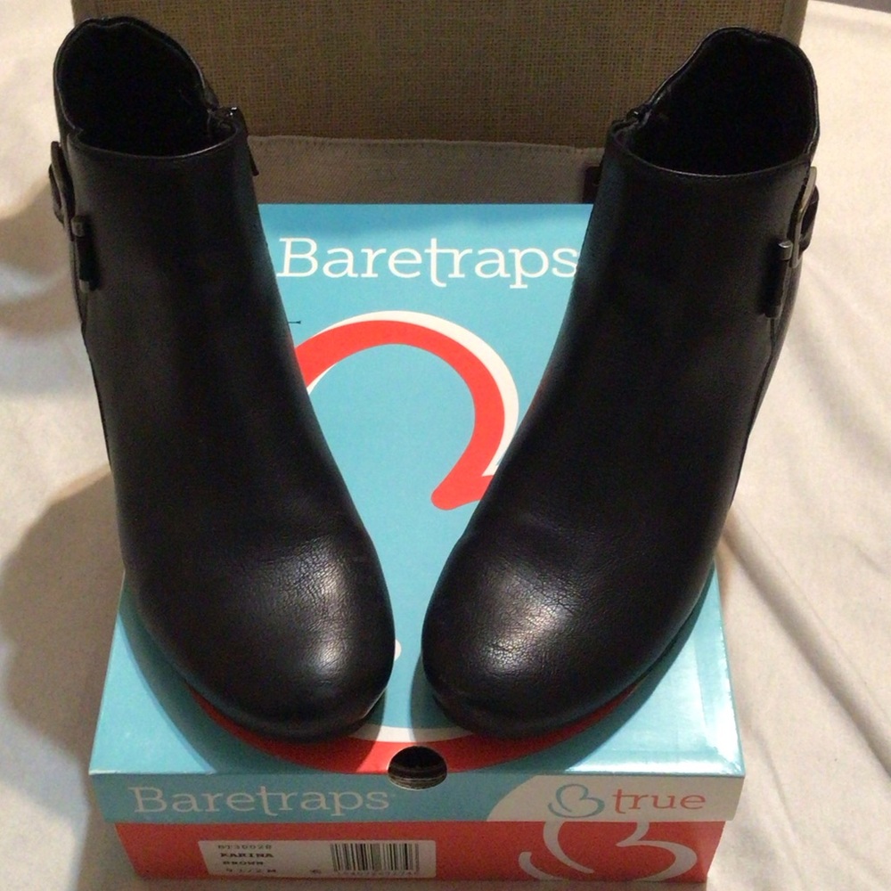 NWT BareTraps Black ankle booties 91/2